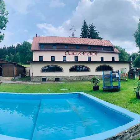Kacerov 3* Červená